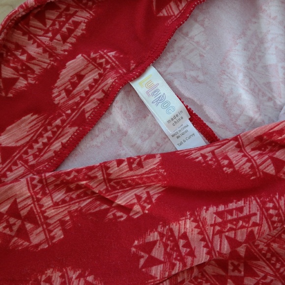 LulaRoe TC Tall & Curvy Red Aztec Hearts - Picture 3 of 3